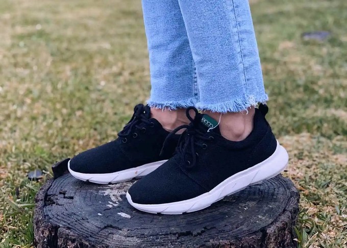 Explorer V2 for Women Black and White from 8000kicks