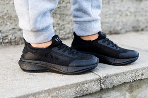 Runners for Women in Full Black from 8000kicks