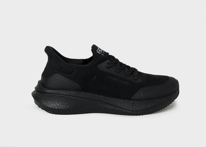 Runners for Men in Full Black from 8000kicks