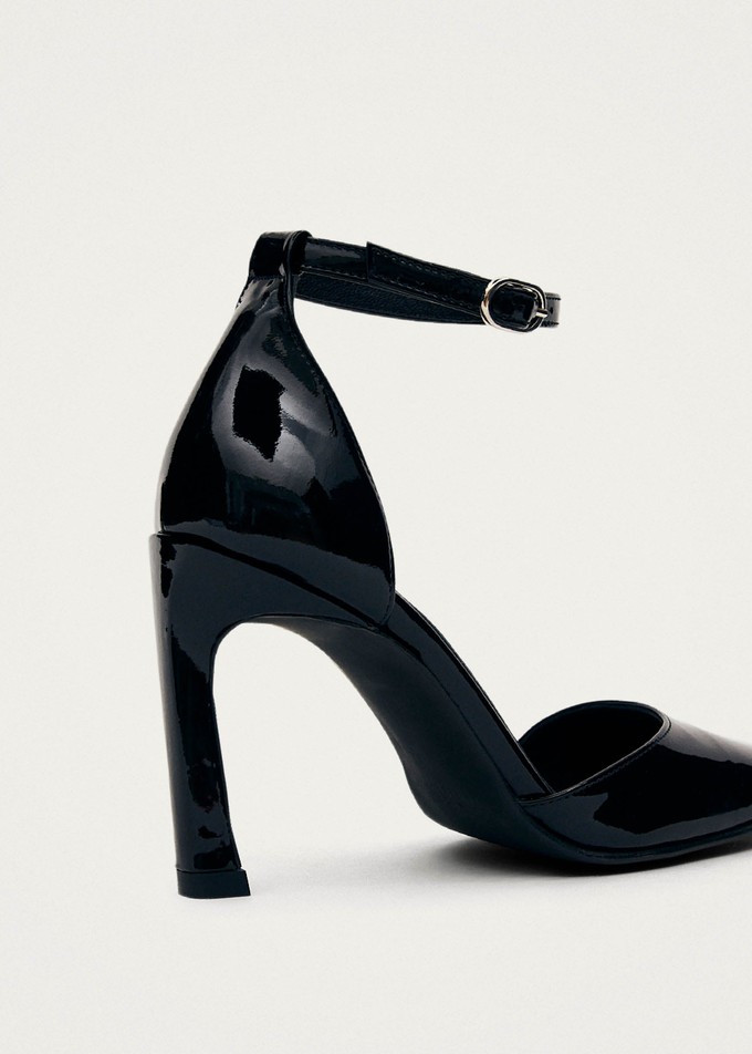 Liebe Onix Black Leather Pumps from Alohas