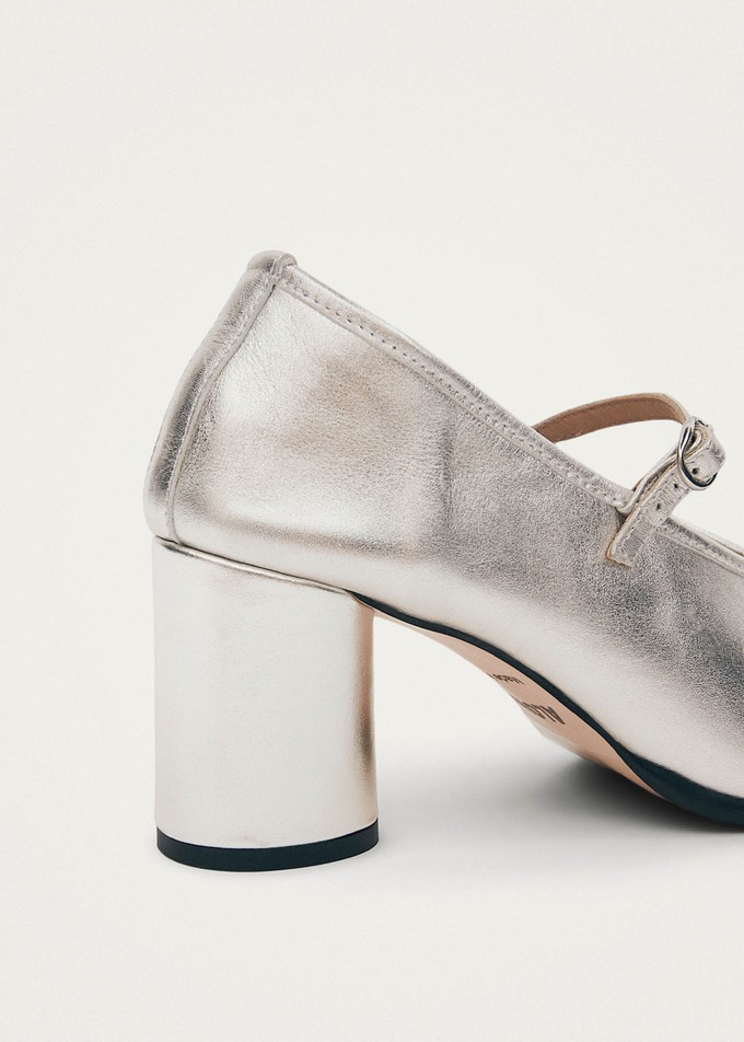 Esha Shimmer Silver Leather Pumps from Alohas