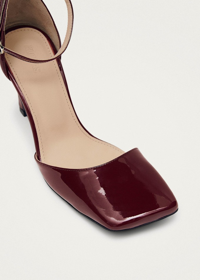 Liebe Onix Burgundy Leather Pumps from Alohas