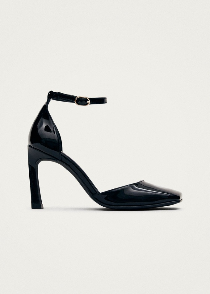 Liebe Onix Black Leather Pumps from Alohas