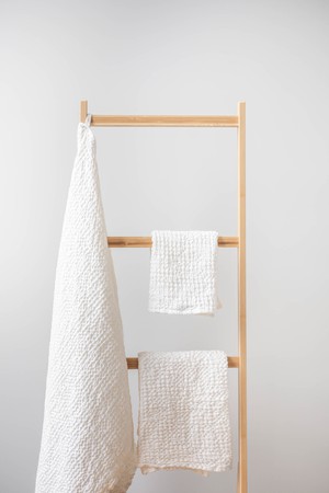 Linen waffle bath towel in White from AmourLinen