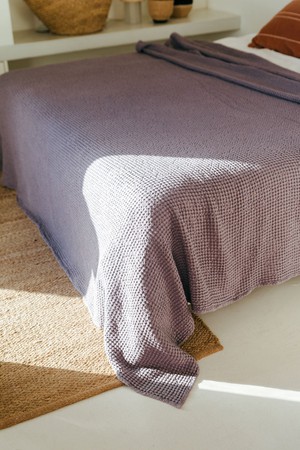 Linen waffle blanket in Dusty Lavender from AmourLinen