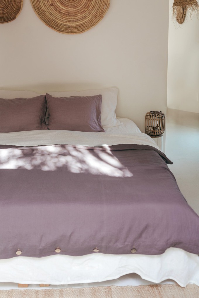 Linen bedding set in Dusty Lavender from AmourLinen