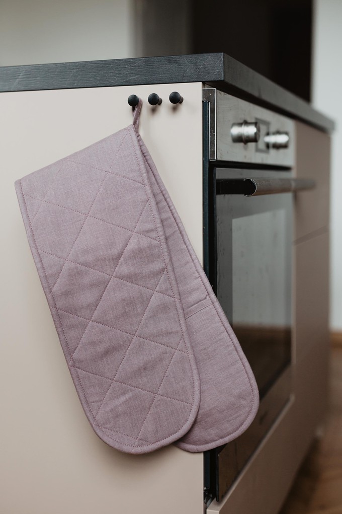 Linen double-oven mitt in Dusty Rose from AmourLinen