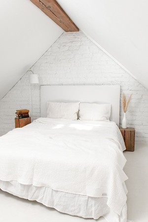 Linen waffle bed throw in White from AmourLinen