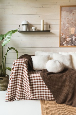 Linen waffle blanket in Mocha Brown from AmourLinen