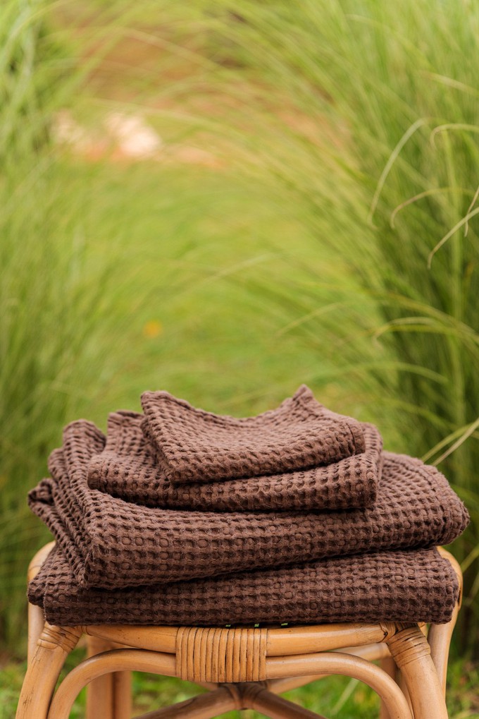 Linen waffle bath towel in Mocha Brown from AmourLinen