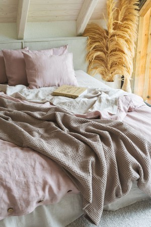 Linen bedding set in Dusty Rose from AmourLinen