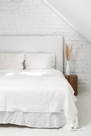 Linen waffle bed throw in White from AmourLinen