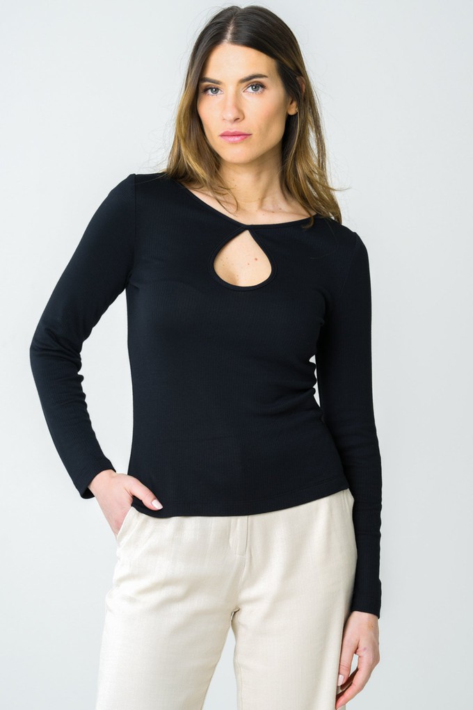 Top Mehonia black from avani apparel