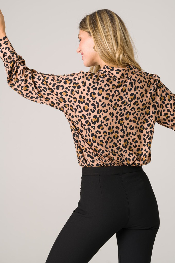 Shirt Kauri leopard print from avani apparel