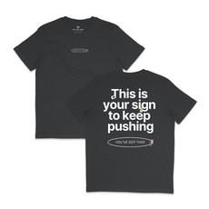 T-shirt Club Du Lobi – Keep Pushing Zwart via BLL THE LABEL