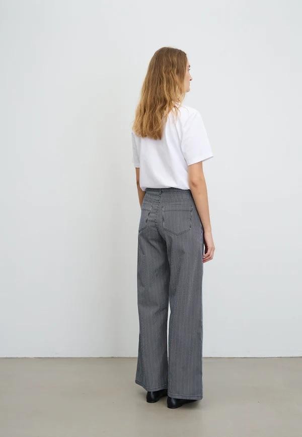 Carol Loose pants - blue stripe from Brand Mission