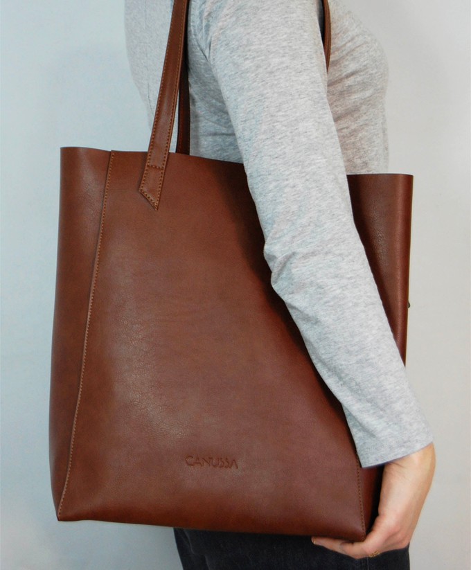 Basic shoulder bag - Hazelnut from CANUSSA