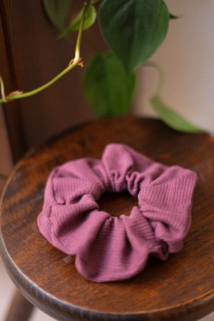 Scrunchie aubergine from Common & Sense