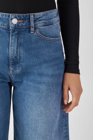 ASH Barrel Leg Minimal Stretch - Basic - Medium Blue from DAWN Denim