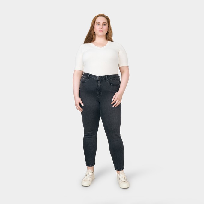 SUN UP Skinny Powerstretch - Curvy - Black Denim from DAWN Denim