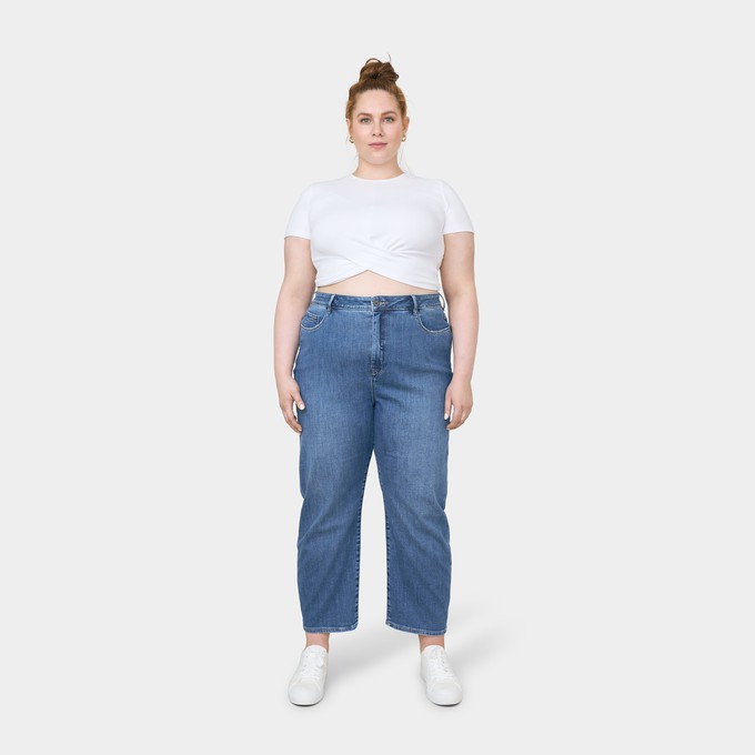 STARDUST O-Shape Soft Denim - Curvy - Medium Blue from DAWN Denim