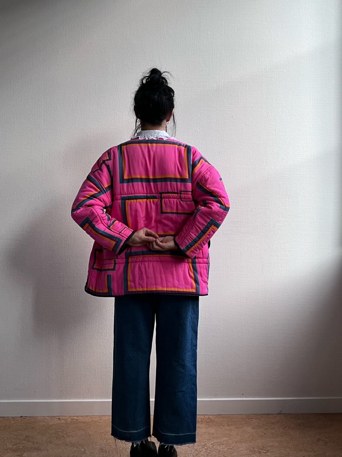 The "MAGENTA  - OFF WHITE" Reversible Blanket Made Jacket - M (Fit XS/S to M/L) from Fitolojio Workshop