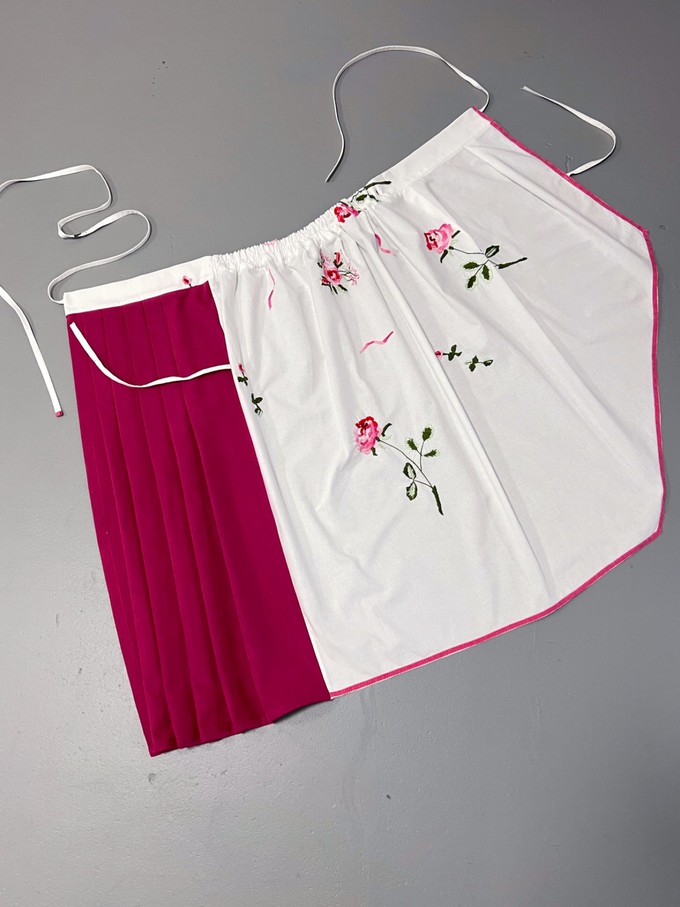 MELIDIA : Wrap skirt in ROSES 60's tablecloth - One size (Smaller Fit) from Fitolojio Workshop