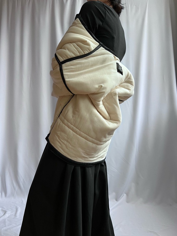 The "MAGENTA  - OFF WHITE" Reversible Blanket Made Jacket - M (Fit XS/S to M/L) from Fitolojio Workshop