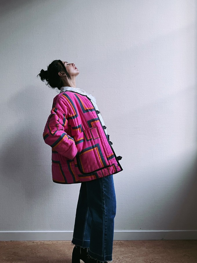 The "MAGENTA  - OFF WHITE" Reversible Blanket Made Jacket - M (Fit XS/S to M/L) from Fitolojio Workshop