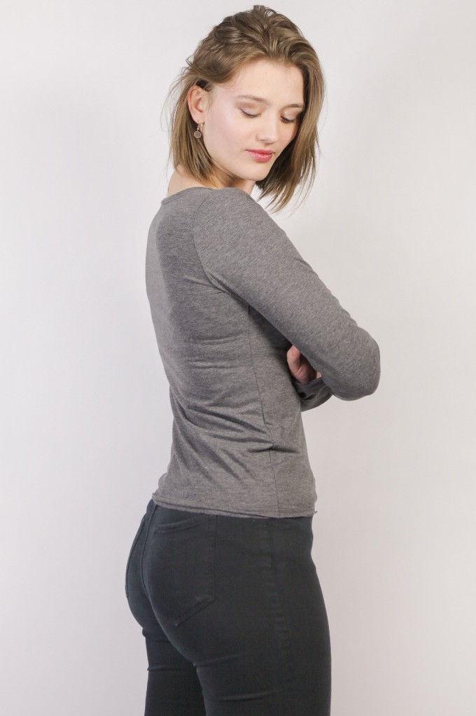 Organic long sleeve Ubu, tinged in light grey from Frija Omina