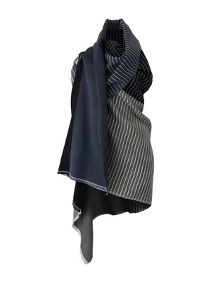 PETITE Light Wool Cape Fusion Graphic from JULAHAS