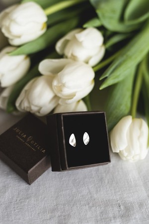 Dainty Pebble stud earrings silver | shiny finish from Julia Otilia