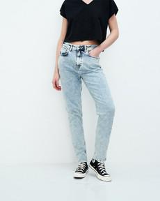 Nora life's a bleach heavy wash mom jeans via Kuyichi