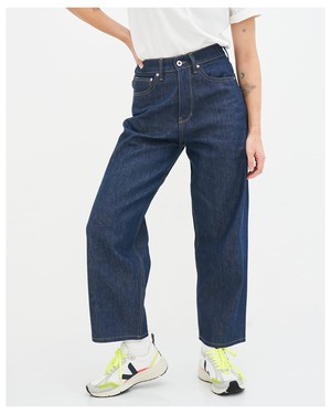 Bobbie barrel jeans dry denim gerecycled from Kuyichi