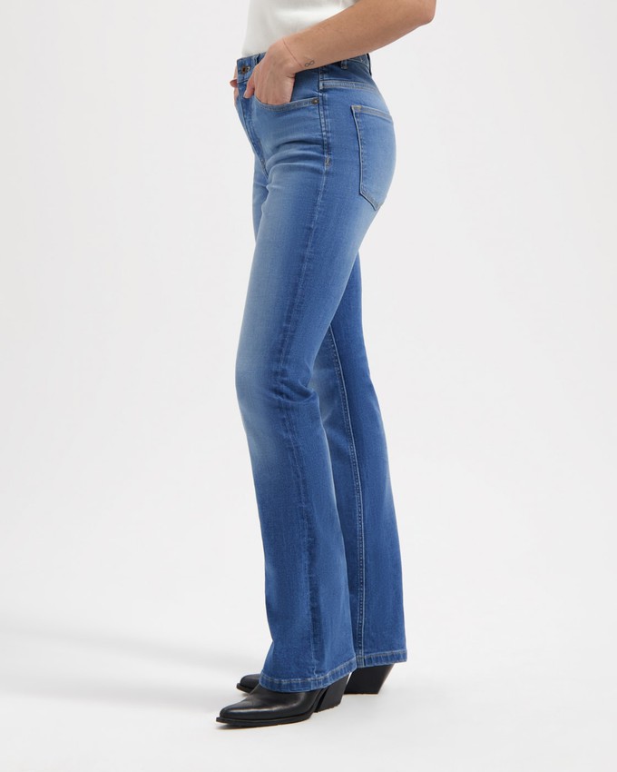 Zoe High Rise Bootcut Standard Blue from Kuyichi