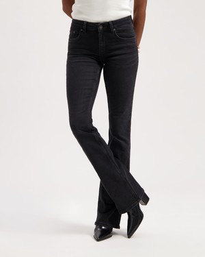 Amy Bootcut Worn in Black from Kuyichi