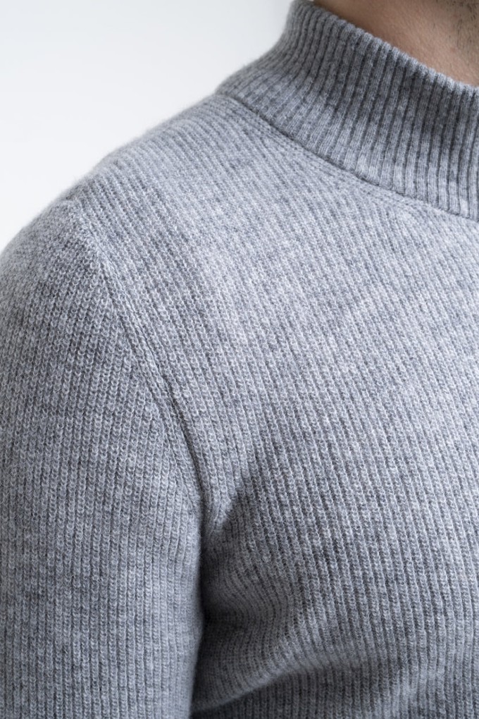 SOFT ZIP CARDIGAN | Light Grey from Loop.a life