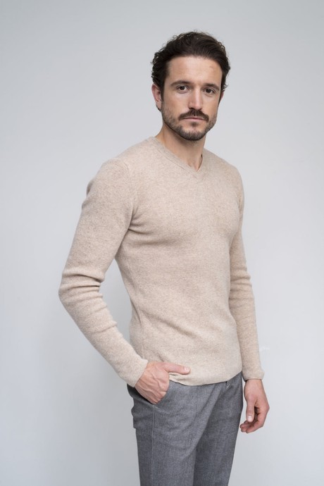 SOFT V-NECK SWEATER MEN | Camel from Loop.a life