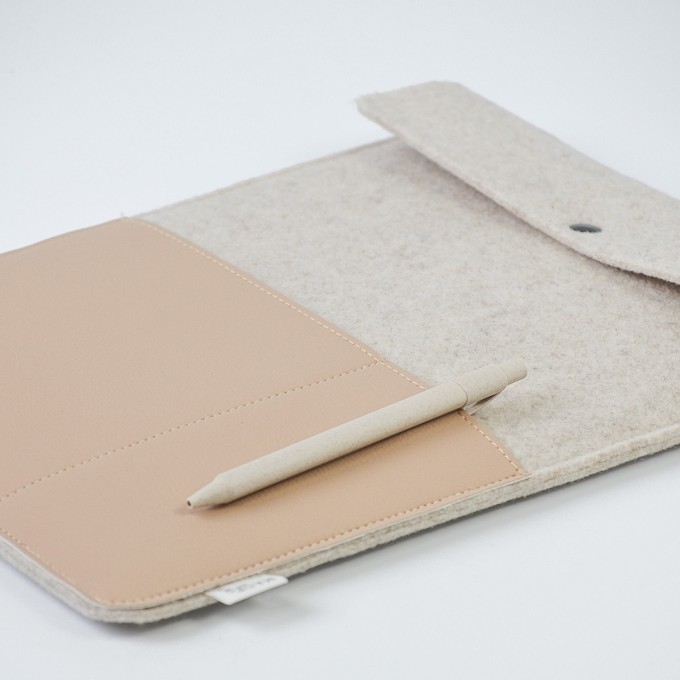 Laptophoes BEAU - Beige from MADE out of