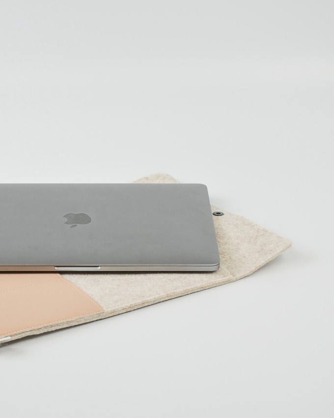 Laptophoes BEAU - Beige from MADE out of