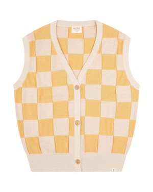 Buttoned Vest gambit from Matona