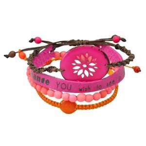 Colombianas - set van 4 handgemaakte armbandjes - fuchsia/koraal from MoreThanHip