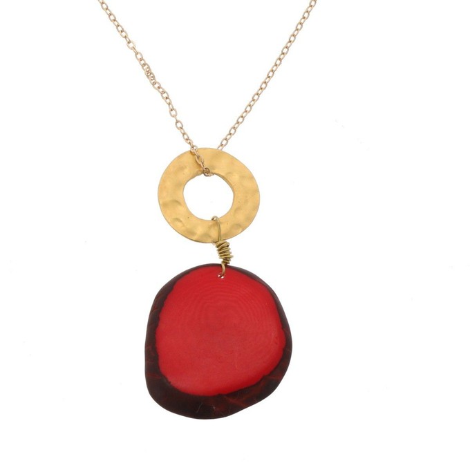 Celeste ketting met hanger van tagua en een goudkleurige ring - rood from MoreThanHip