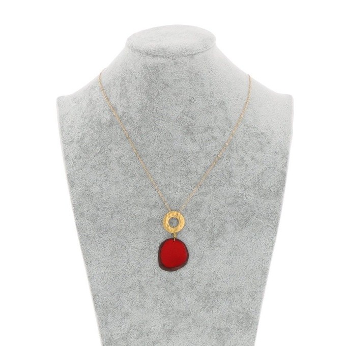 Celeste ketting met hanger van tagua en een goudkleurige ring - rood from MoreThanHip