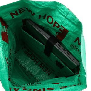 Rolltop laptoprugtas 15.6 inch van gerecyclede visvoerzakken - Chamroeun vis groen from MoreThanHip