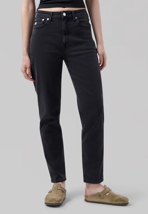 Mams High Tapered - Stone Black from Mud Jeans