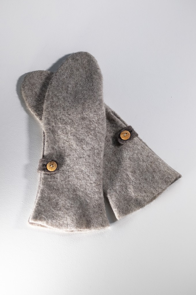 Long  Mittens | motorcycle style in six wool felt blends from Pepavana