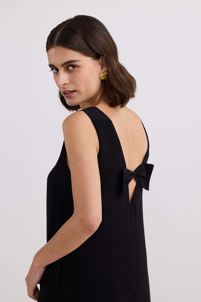 Midnight Muse V-neck Short Dress in Black from Reistor