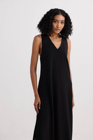 Crossed in Chic Sleeveless Maxi Dress in Black from Reistor