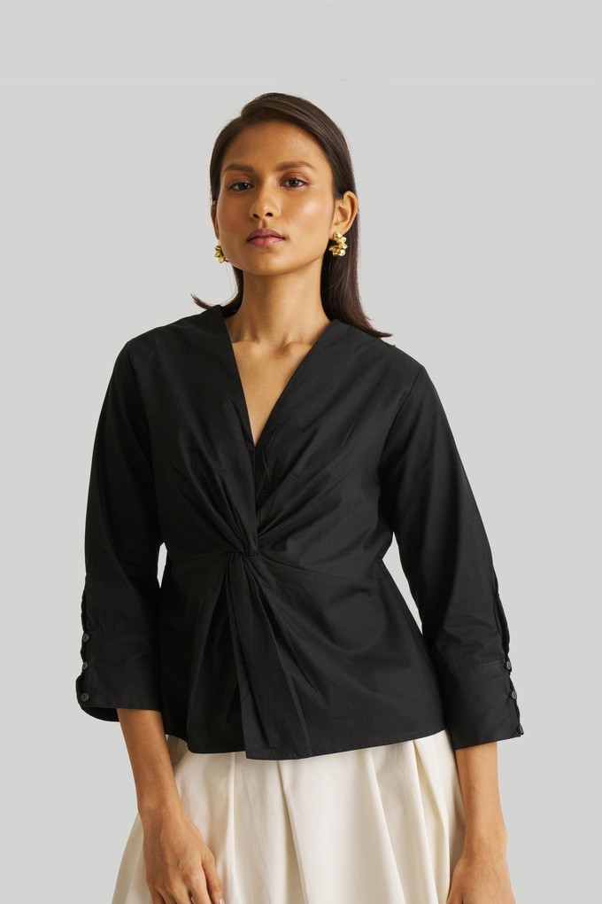 Front Twist Top in Black from Reistor